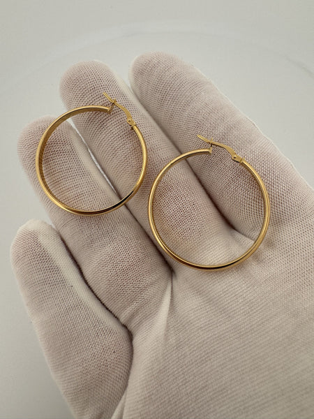 30mm 18k Yellow Gold Flat Domed Hoops