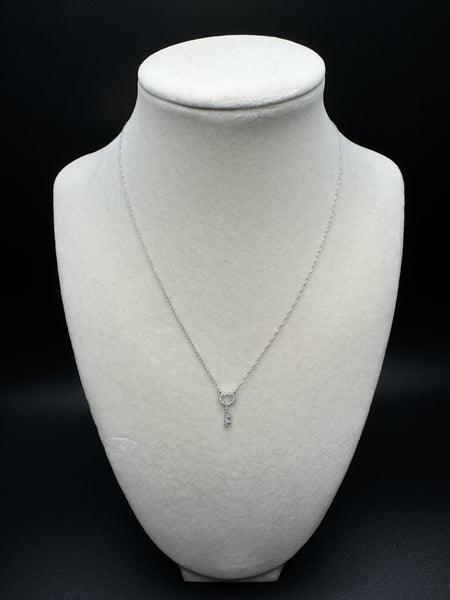 18” 10k White Gold 1/10ctw Natural Diamond Key Pendant Chain .8g